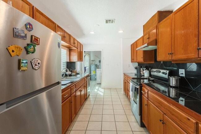 Building Photo - 7245 S Cole Ln