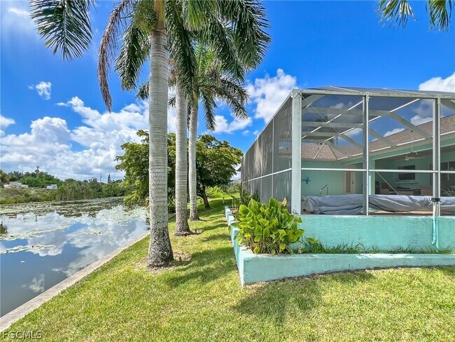 Building Photo - 1325 NE 5th Pl