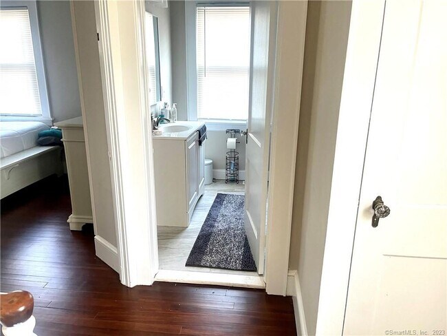 Building Photo - 231 Nichols Ave