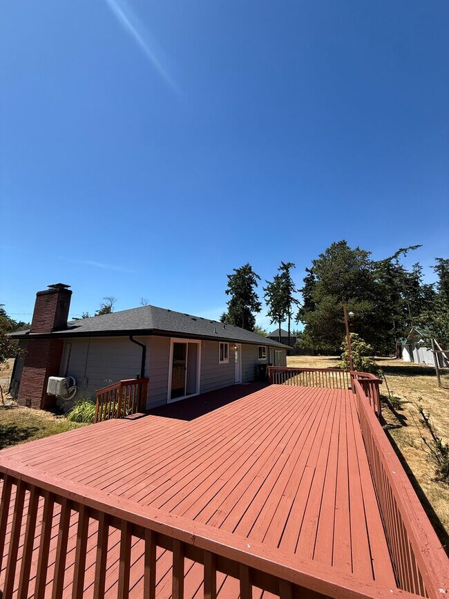 Building Photo - 3 Bed, 1 Bath Single Level Home For Rent in Port Townsend!