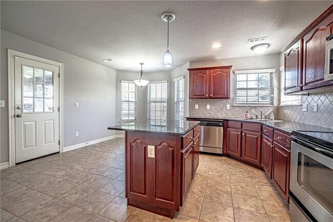 Building Photo - 3725 Glenbrook Loop
