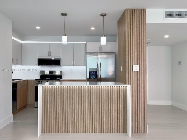 Building Photo - 18151 NE 31st Ct