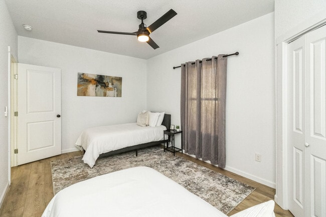 Building Photo - 2306 E Houston St