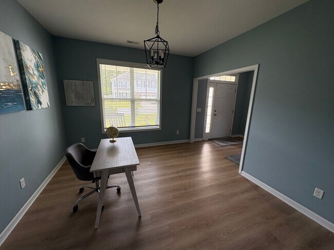 Building Photo - 3bd/2.5ba home with flexible Lease Length