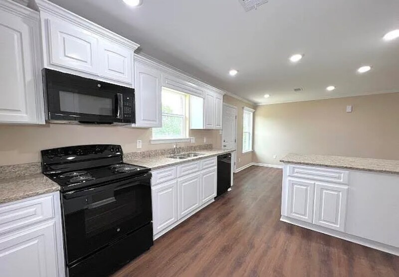 Building Photo - 608 Libby Ln