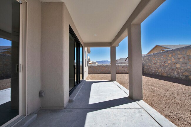 Building Photo - 729 C. Escondida