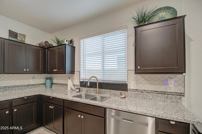 Building Photo - 5267 E Diatomite Dr