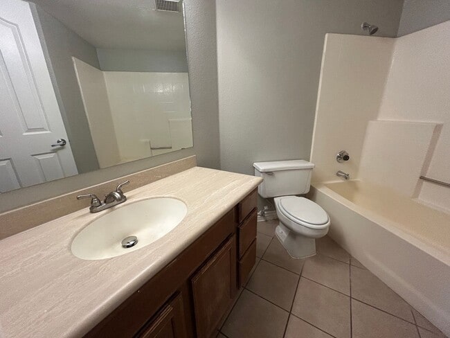Building Photo - Charming condo in desirable West Las Vegas near Summerlin