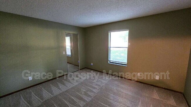 Building Photo - 3335 S Ammons St