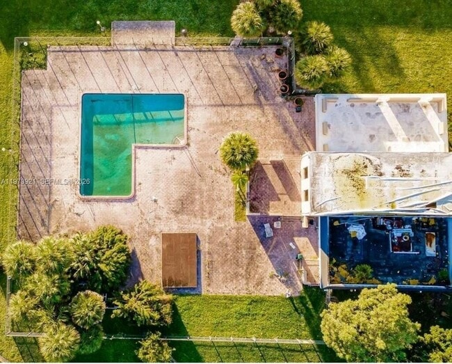 Building Photo - 7911 N Colony Cir