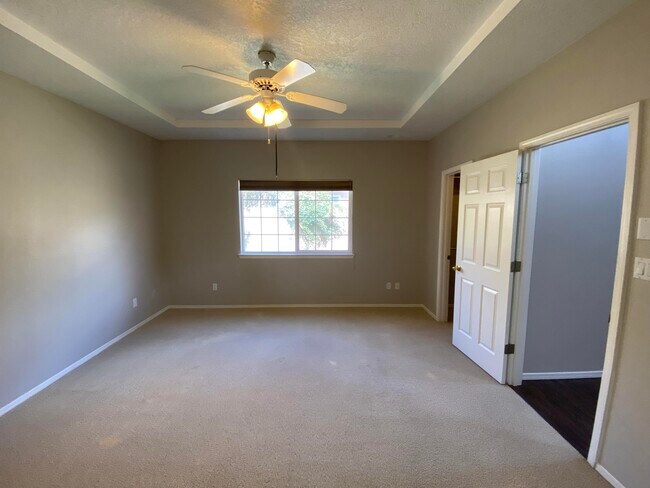 Building Photo - 7305 Peregrine Rd NE