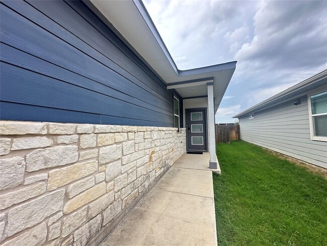 Building Photo - 117 Cupreata Ln