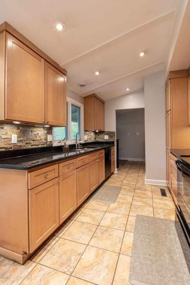 Building Photo - 4200 Dublin Rd