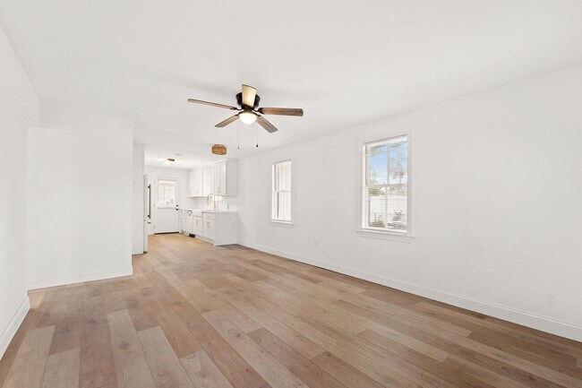 Building Photo - 2 Bed 1.5 Bath Jax Beach - Walk to the Beach- Newly remodeled