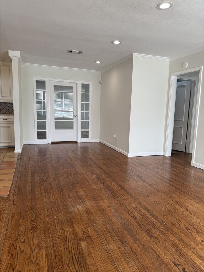 Building Photo - 1234 Gardenia Dr