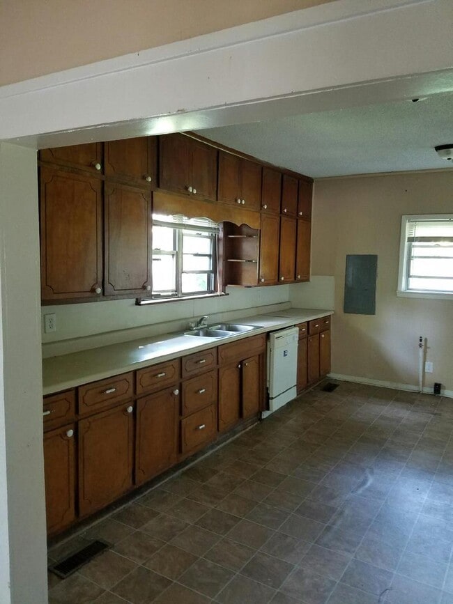 Building Photo - Great home for rent in convenient location