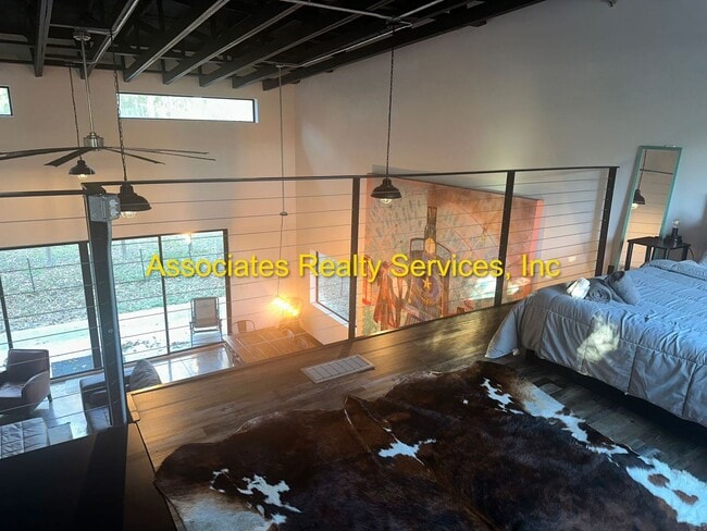 Building Photo - Modern Industrial 2Bed/2Bath Plus Loft in NW Gainesville