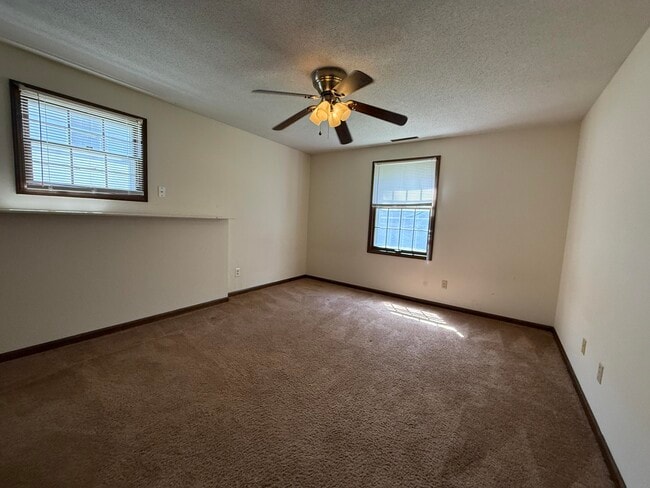 Building Photo - 1307 W Lexington Cir