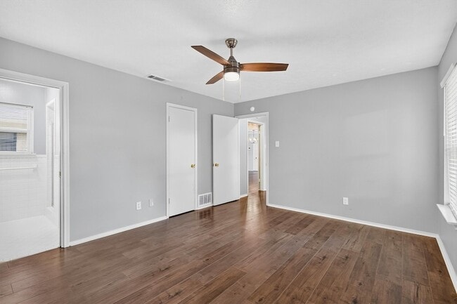 Building Photo - 11143 Joymeadow Dr