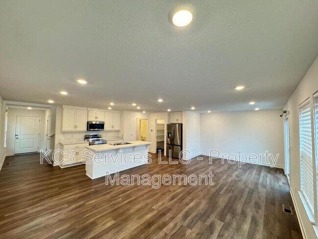 Building Photo - 3722 SW Knoxville Ct