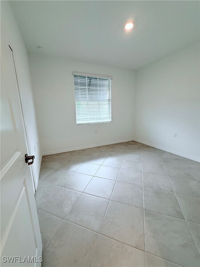 Building Photo - 14161 Heritage Landing Blvd