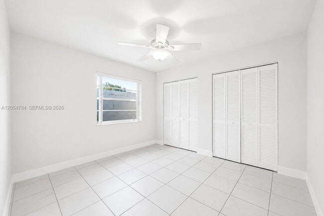 Building Photo - 3231 SW 25th St