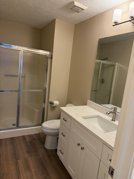 Building Photo - 1390 Cedarwood Dr