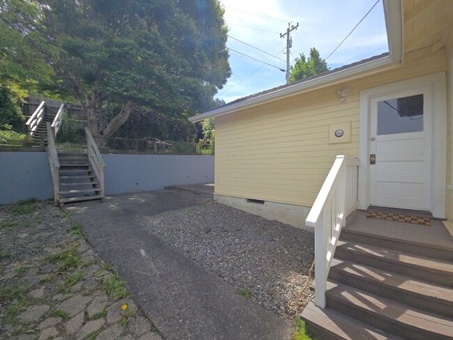 Building Photo - Beautifully remodeled 2BD/1BA Scotia home