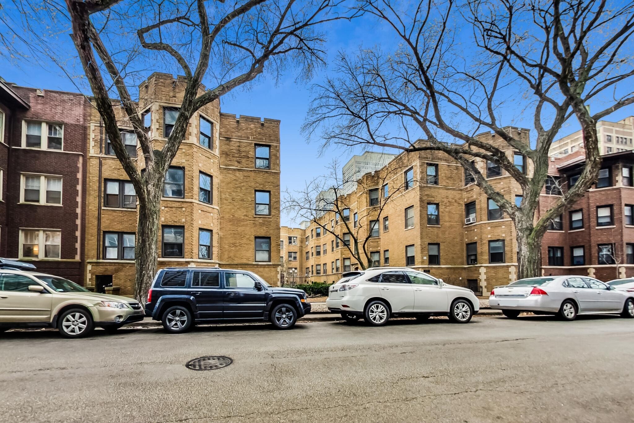 Building Photo - 540 W Cornelia Ave
