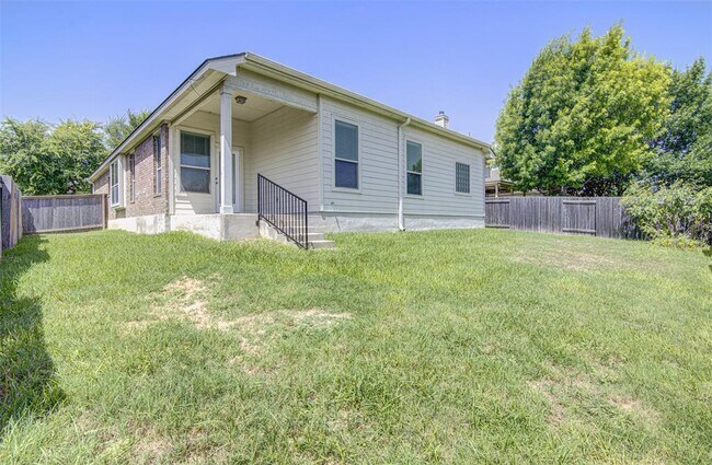 Building Photo - 1610 Greenside Dr