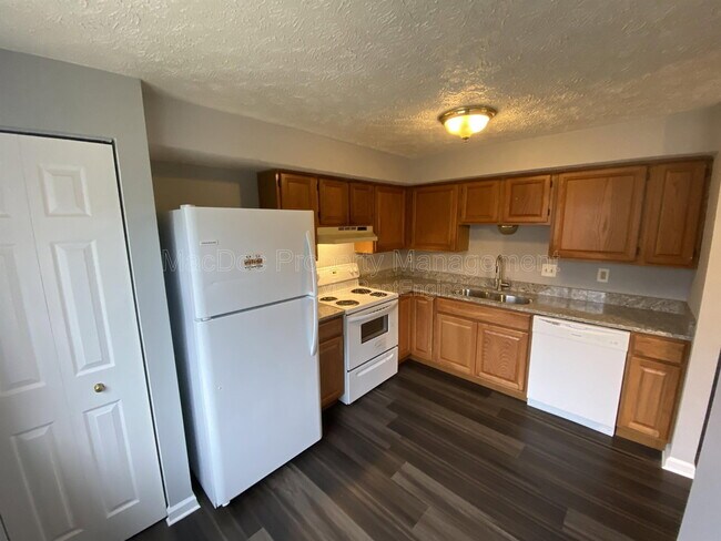 Building Photo - 300 Cross Ridge Ct