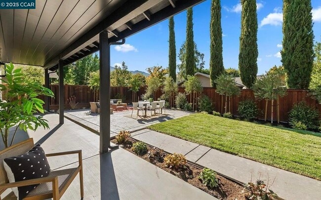 Building Photo - 132 Quinterra Ln