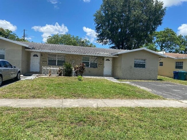 Building Photo - 5411 NW 16th Ct