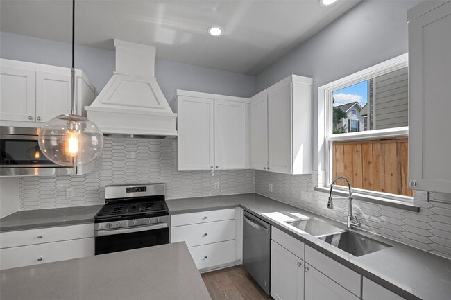 Building Photo - 1606 Westside Gardens Ln