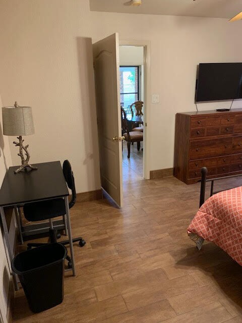 Master Bedroom - 3559 Rosewood Ave