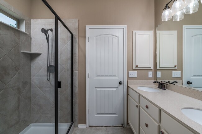 Building Photo - 120 Kat Garnet Dr