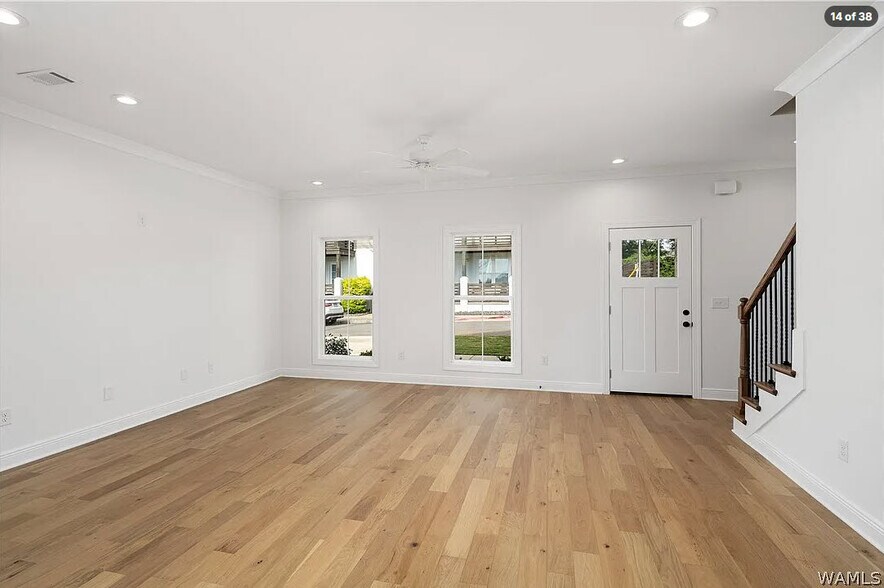 Building Photo - 934 21st Ave E
