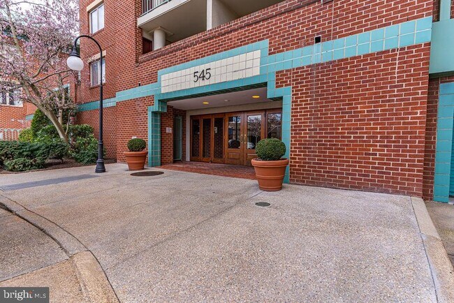 Building Photo - 545 E Braddock Rd