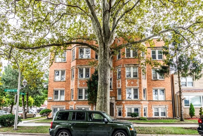 Building Photo - 8201-8205 S Kingston Ave 2539-2541 E 82nd Street Chicago, IL 60617