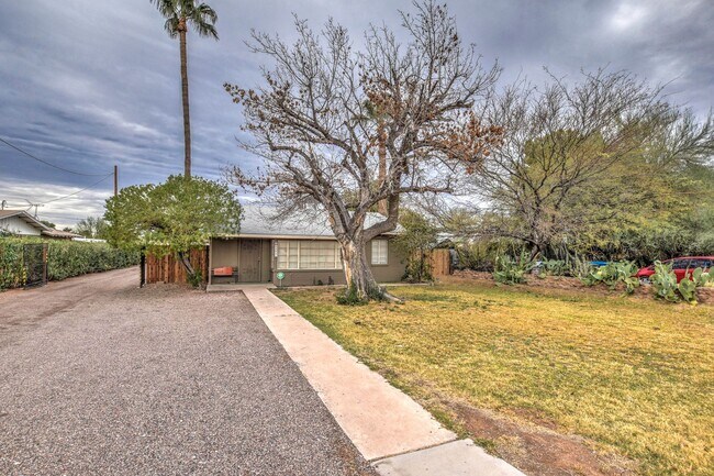 Building Photo - Vintage Ranch Home