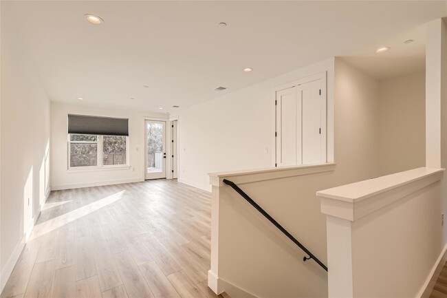 Building Photo - 590 Old Ml Rd