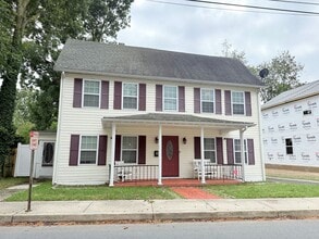 Building Photo - Modern Charm & Walkable Downtown Living in...