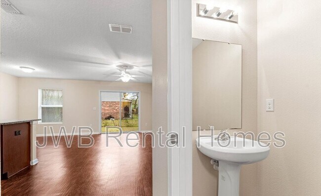 Building Photo - 685 Herman St