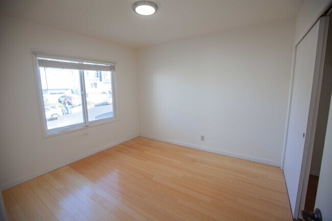 Building Photo - 620