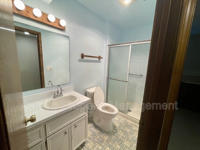 Building Photo - 324 SE 30th Ave