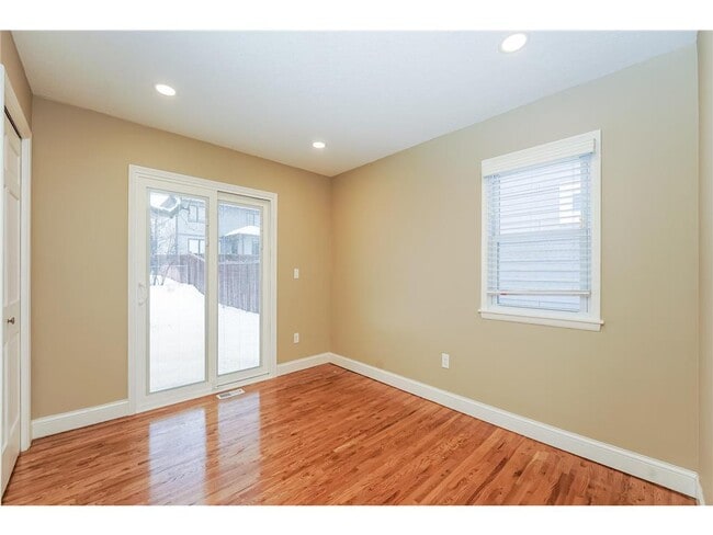 Building Photo - 5928 York Ave S