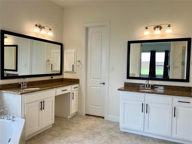 Building Photo - 17220 Eastbrook Dr