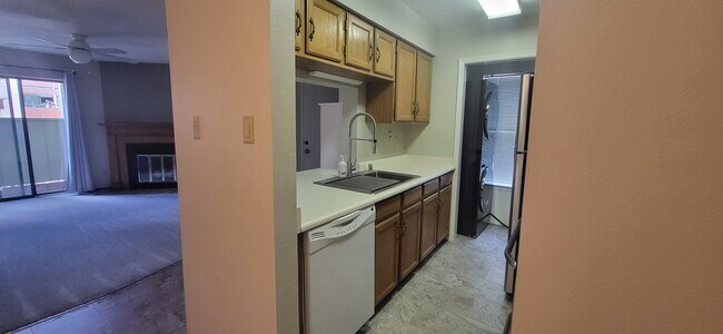 Building Photo - 505 Oppenheimer Dr