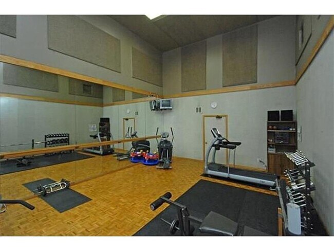 Building Photo - 4407 Wilshire Blvd