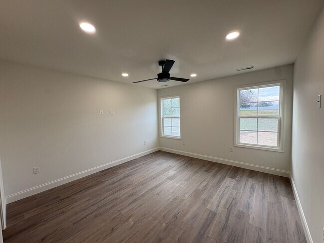 Building Photo - For Rent